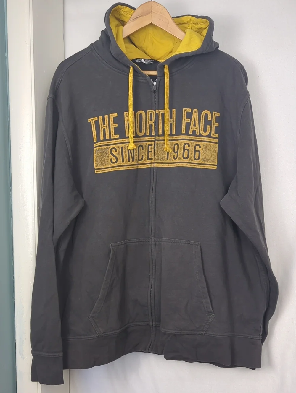 THE NORTH FACE Men’s 2XL Gray & Yellow Full-Zip Hoodie